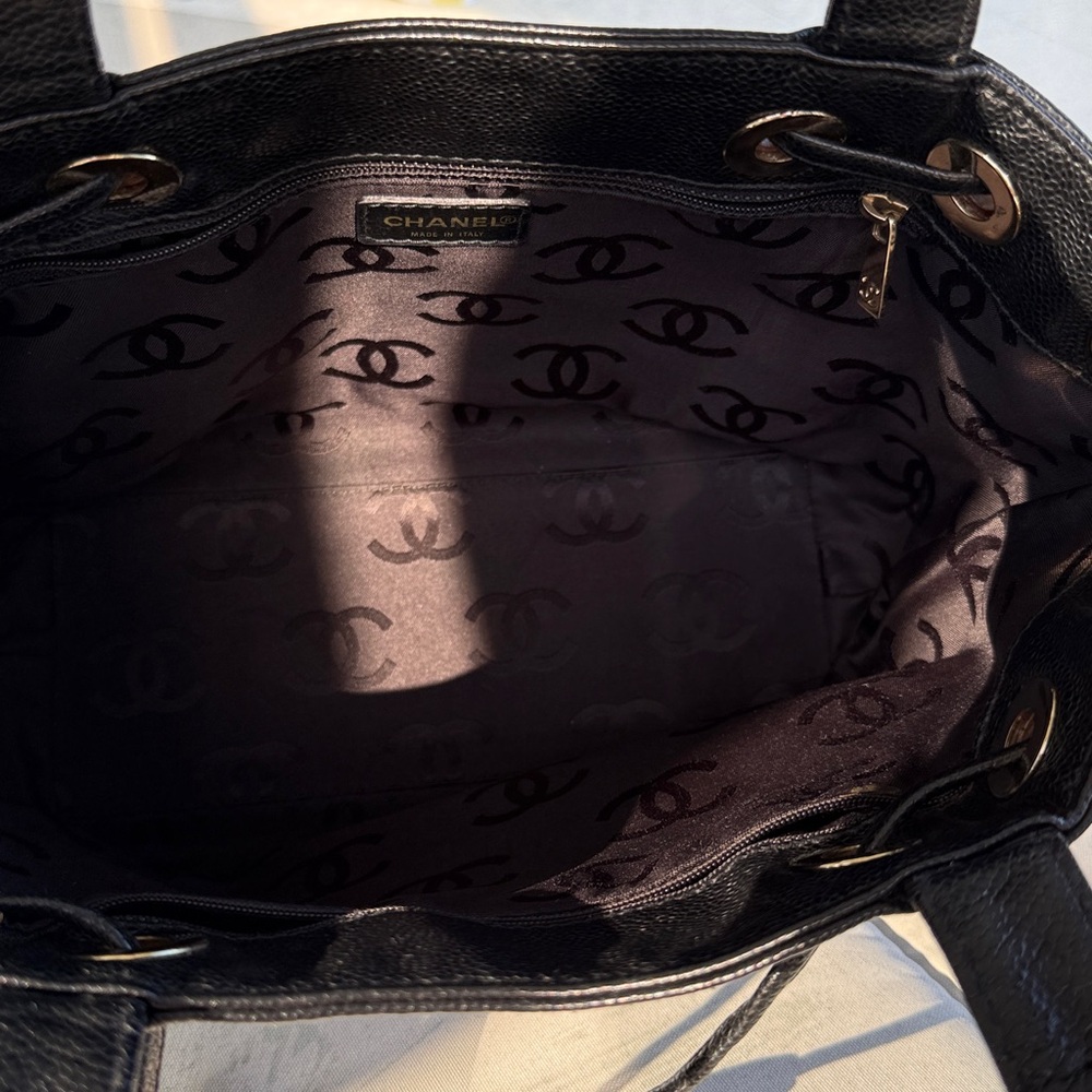 Chanel CC Caviar Leather tote - Picture 6 of 9